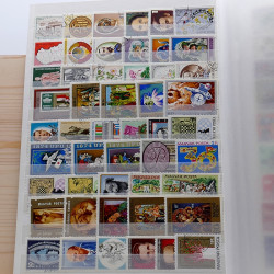 Lot de timbres France et Monde à trier en un carton.