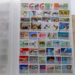 Lot de timbres France et Monde à trier en un carton.