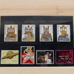 Lot de timbres France et Monde à trier en un carton.