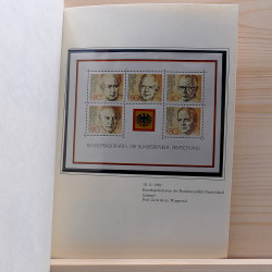 Lot de timbres France et Monde à trier en un carton.