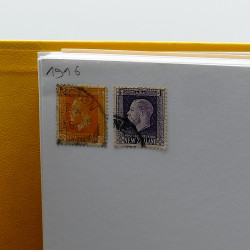 Lot de timbres France et Monde à trier en un carton.
