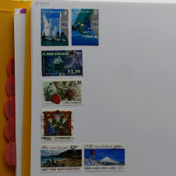 Lot de timbres France et Monde à trier en un carton.