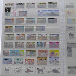 Lot de timbres France et Monde à trier en un carton.