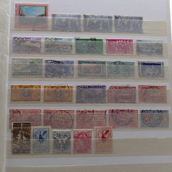 Lot de timbres France et Monde à trier en un carton.