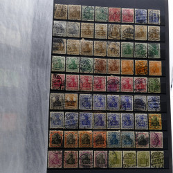 Lot de timbres France et Monde à trier en un carton.
