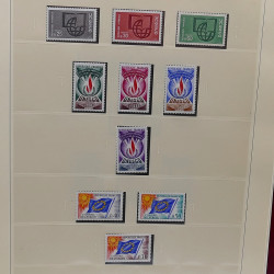 Collection timbres de service de France neufs** 1958-2024 en un album.