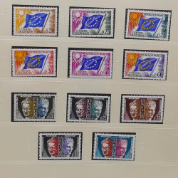 Collection timbres de service de France neufs** 1958-2024 en un album.