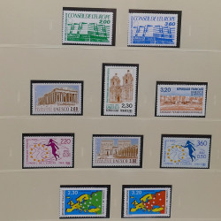 Collection timbres de service de France neufs** 1958-2024 en un album.