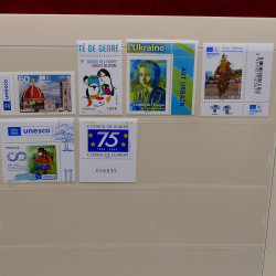 Collection timbres de service de France neufs** 1958-2024 en un album.