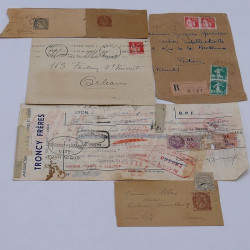 Lot de timbres France et Monde à trier en un carton.