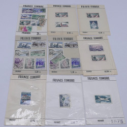 Lot de timbres France et Monde à trier en un carton.