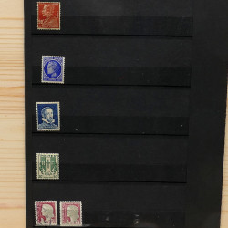 Lot de timbres France et Monde à trier en un carton.