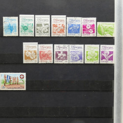 Lot de timbres France et Monde à trier en un carton.