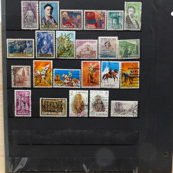 Lot de timbres France et Monde à trier en un carton.