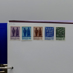Lot de timbres France et Monde à trier en un carton.