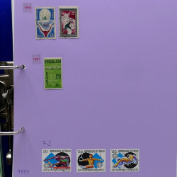 Lot de timbres France et Monde à trier en un carton.