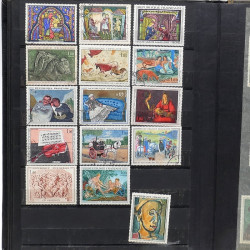 Lot de timbres France et Monde à trier en un carton.