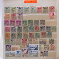 Lot de timbres France et Monde à trier en un carton.