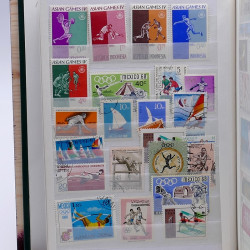 Lot de timbres France et Monde à trier en un carton.