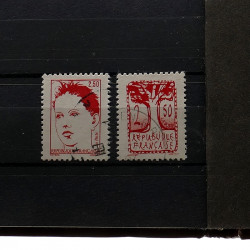 Lot de timbres France et Monde à trier en un carton.
