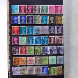 Lot de timbres France et Monde à trier en un carton.