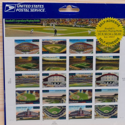 Lot massif de timbres France et Monde à trier en un carton.