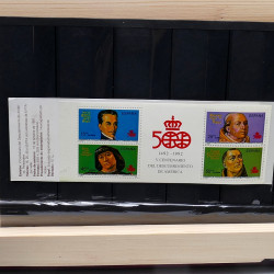Lot massif de timbres France et Monde à trier en un carton.