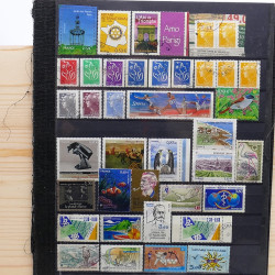 Lot massif de timbres France et Monde à trier en un carton.