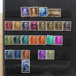 Lot massif de timbres France et Monde à trier en un carton.