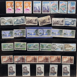 Lot massif de timbres France et Monde à trier en un carton.