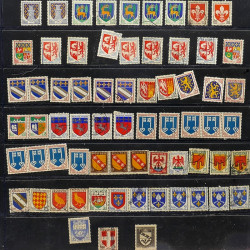 Lot massif de timbres France et Monde à trier en un carton.
