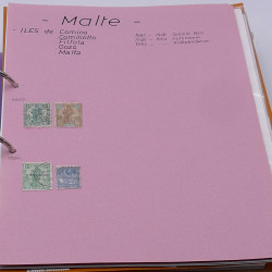 Lot massif de timbres France et Monde à trier en un carton.