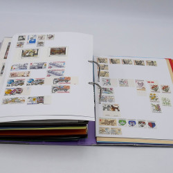 Lot massif de timbres France et Monde à trier en un carton.