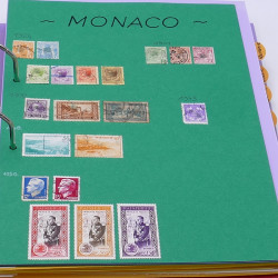 Lot massif de timbres France et Monde à trier en un carton.