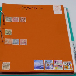Lot massif de timbres France et Monde à trier en un carton.
