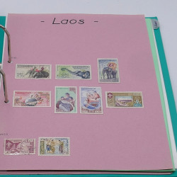 Lot massif de timbres France et Monde à trier en un carton.