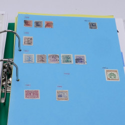 Lot massif de timbres France et Monde à trier en un carton.