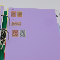 Lot massif de timbres France et Monde à trier en un carton.
