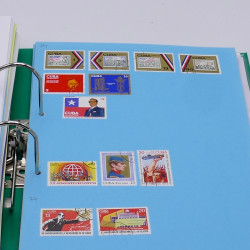 Lot massif de timbres France et Monde à trier en un carton.