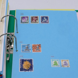 Lot massif de timbres France et Monde à trier en un carton.