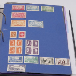 Lot massif de timbres France et Monde à trier en un carton.