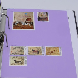 Lot massif de timbres France et Monde à trier en un carton.