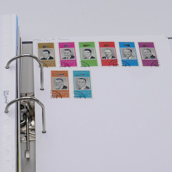 Lot massif de timbres France et Monde à trier en un carton.