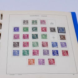 Lot massif de timbres France et Monde à trier en un carton.