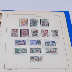 Lot massif de timbres France et Monde à trier en un carton.