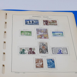Lot massif de timbres France et Monde à trier en un carton.