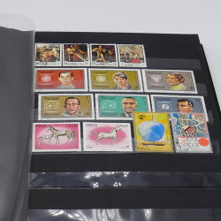 Lot massif de timbres France et Monde à trier en un carton.