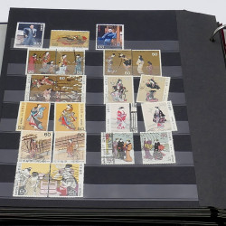 Lot massif de timbres France et Monde à trier en un carton.