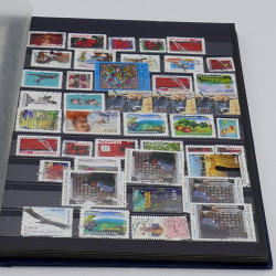 Lot massif de timbres France et Monde à trier en un carton.
