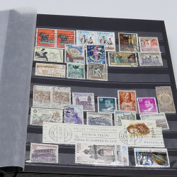 Lot massif de timbres France et Monde à trier en un carton.